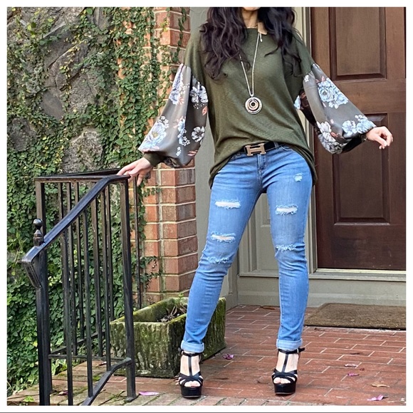 ✨LAST ONE✨Floral sleeves olive chic unique top - Picture 6 of 9